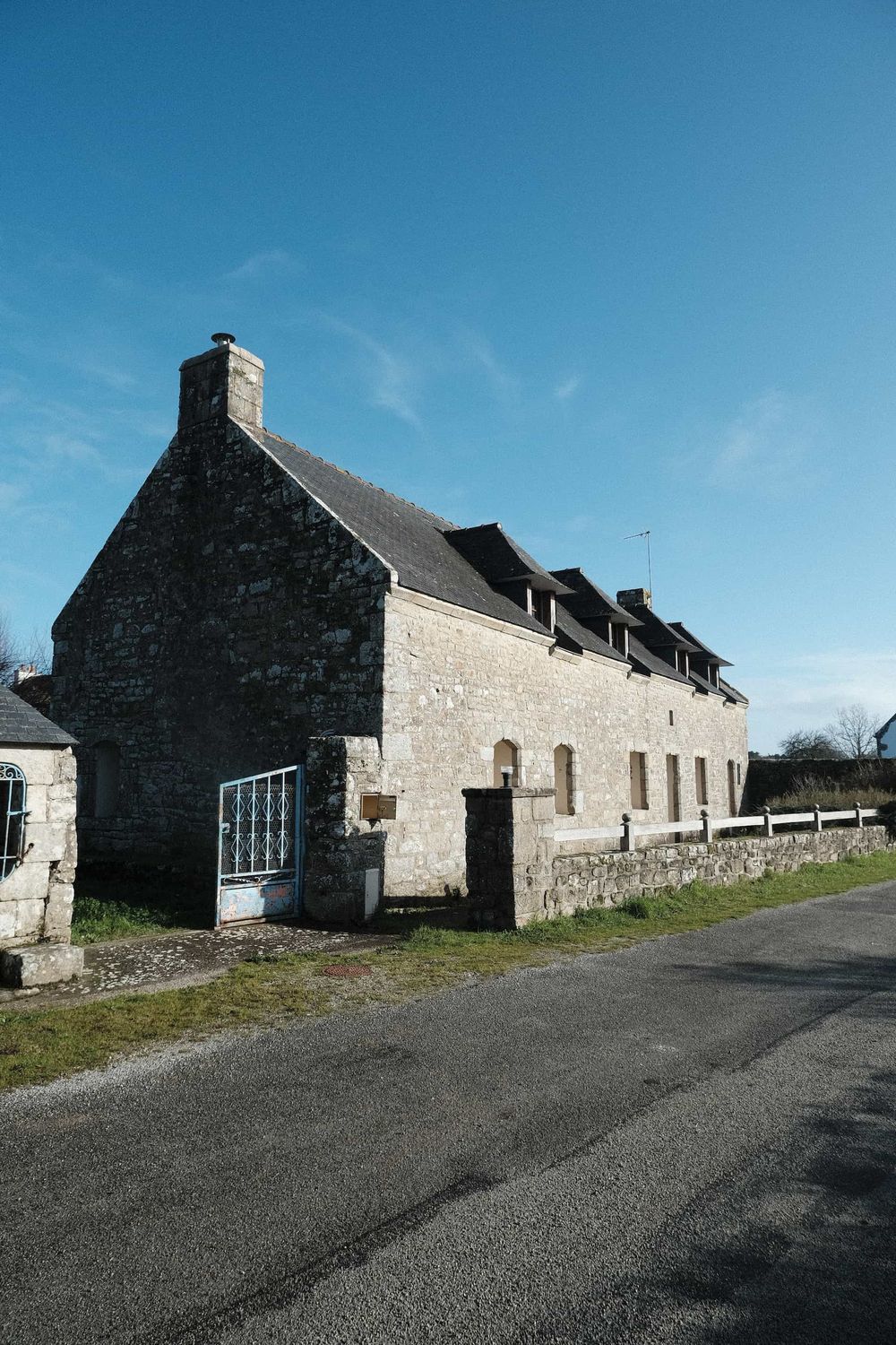 Longère en pierre avant travaux à Locmariaquer